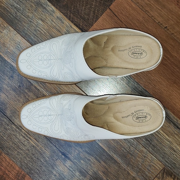 Dr. Scholl's Round Up White Leather Embroidered Heeled Mule Clog, Size 7.5 - Picture 5 of 9